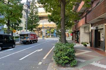 敷地北西側の前面道路