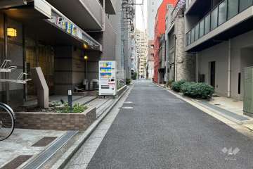 敷地の北側前面道路（東側から）