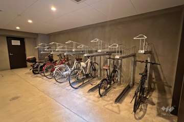 バイク置場と駐輪場