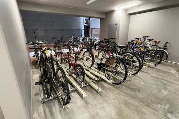 屋内に設けられた駐輪場