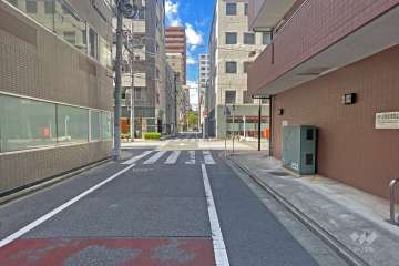 敷地の西側前面道路（南側から）