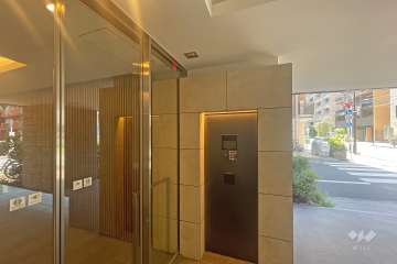 エントランスはオートロック付きです。