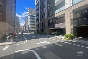 敷地の西側前面道路（南側から）