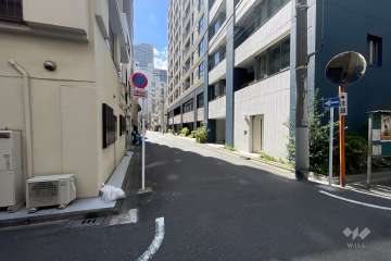 敷地南東側の前面道路