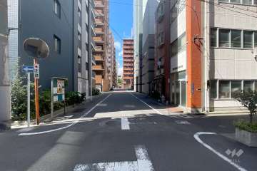 敷地北東側の前面道路