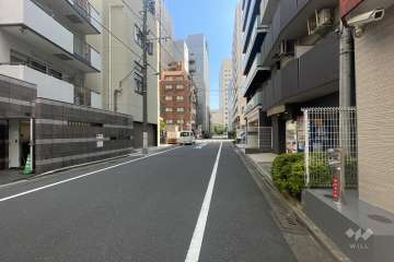 敷地の東側前面道路（北側から）
