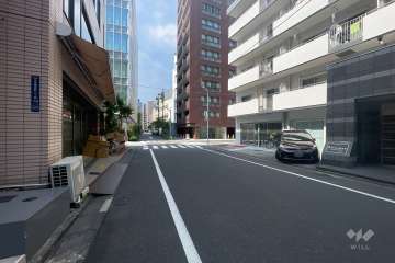 敷地の東側前面道路（南側から）