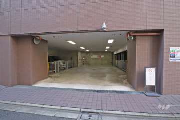 敷地内駐車場（屋内機械式）