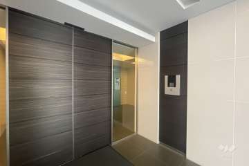 エントランスはオートロック付きです。