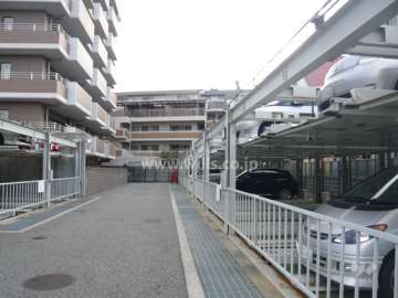 機械式の敷地内駐車場