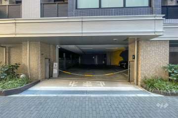 駐車場の出入り口（ロボットゲート付き）