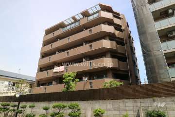 ライオンズマンション西宮北口の外観（南東側から）