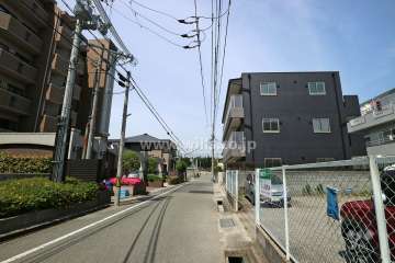 敷地北側の前面道路