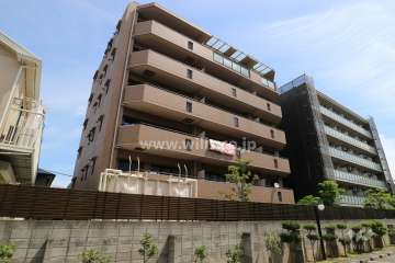 ライオンズマンション西宮北口の外観（南西側から）