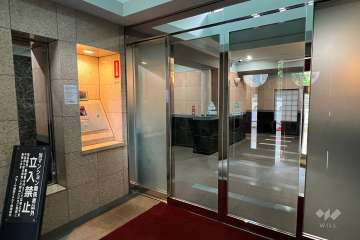 エントランスはオートロック付きです。