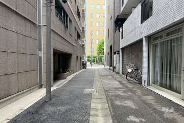 敷地北側の前面道路