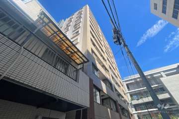 プラハ東京八丁堀の外観（南西側から）