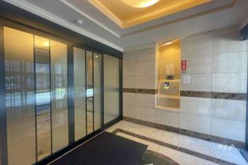 エントランスはオートロック付きです。