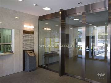 エントランスはオートロック付きです。