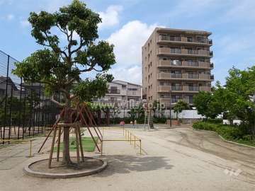 敷地の南西側には『中須佐公園』が広がっています。