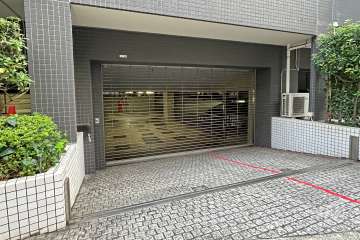 駐車場の出入り口(リンクシャッター付)