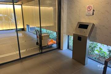 エントランスはオートロック付きです。