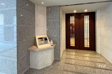 エントランスはオートロック付きです。