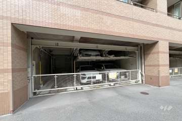 敷地内駐車場（屋内機械式）　
