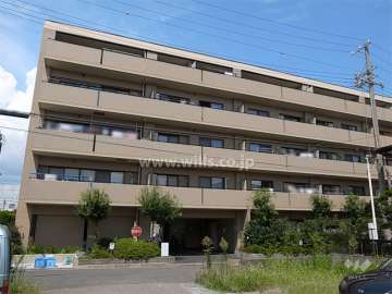 外壁はタイル張り、全戸南向きです。