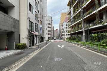 敷地の北側前面道路（東側から）