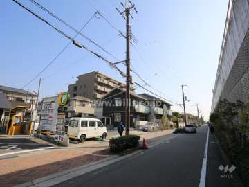 約30m南側をJR東海道本線が走っています。
