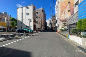 敷地西側の前面道路　