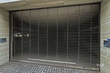 駐車場の出入り口（リングシャッター付き）