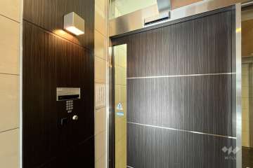 エントランスはオートロック付きです。