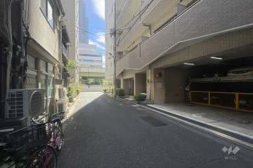 敷地の東側前面道路（北側から）