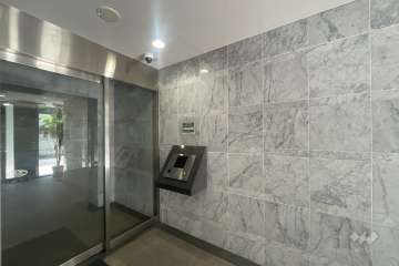 エントランスはオートロック付きです。