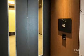 エントランスはオートロック付きです。