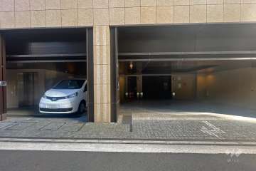 駐車場出入口（ターンテーブル付き）