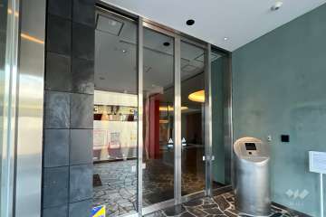 エントランスはオートロック付きです。