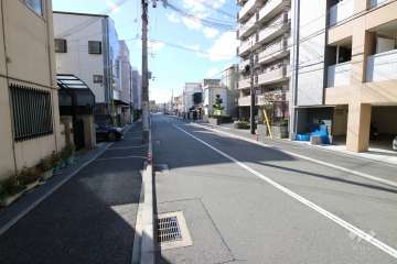 敷地東側の前面道路（南方向）