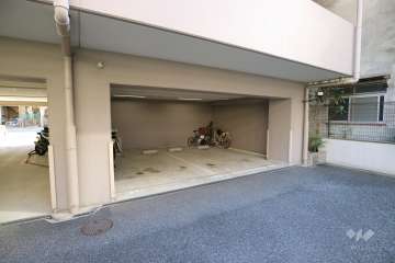 西側敷地内駐車場（屋内平面式）