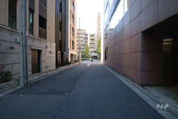 敷地北側の前面道路(東側から)