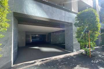 駐車場の出入り口（リングシャッター付き）