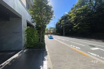 敷地南側の前面道路