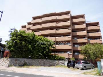 アーバンビュー夙川霞町の外観（南東側から）