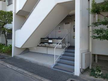 住戸入り口（共用ポスト）