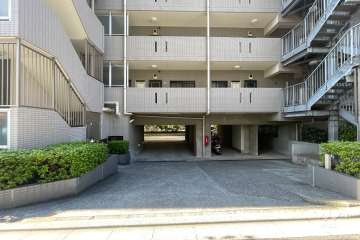 駐車場の出入り口