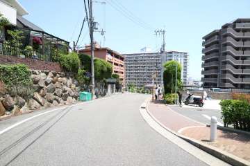 敷地北側の前面道路