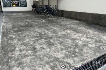 敷地入り口