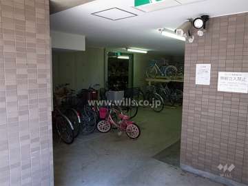 エントランス横にある駐輪場（屋内）